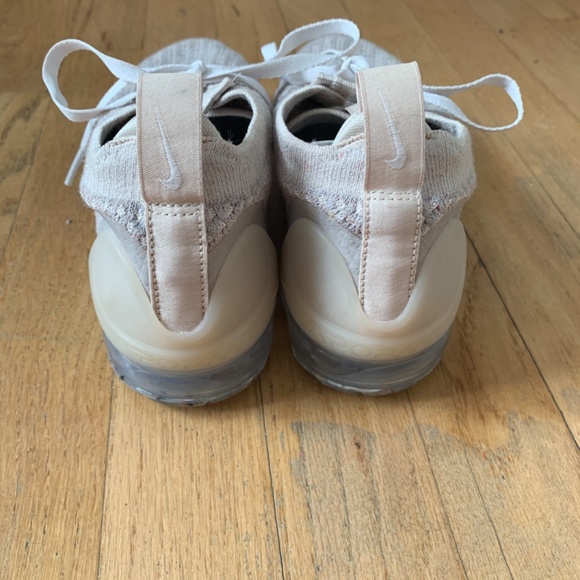 White Nike vapor max - Picture 3 of 7